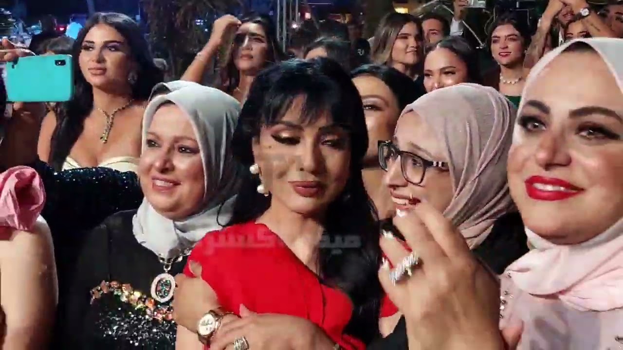 دموع الإعلامية سهير جودة فى فرح بنتها مريم بحضور مفيدة شيحه وغياب منى عبد الغني.وأحمد سعد يشعل الفرح