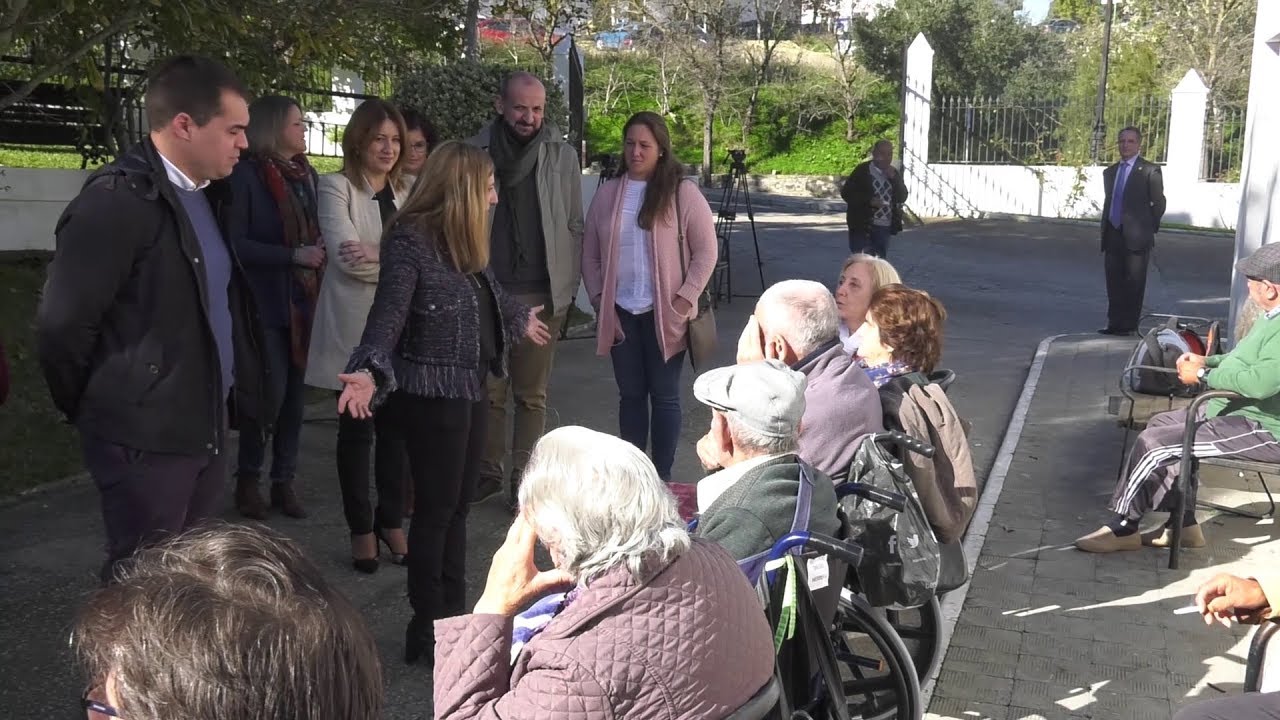 Irene García visita la residencia de mayores Edad Dorada