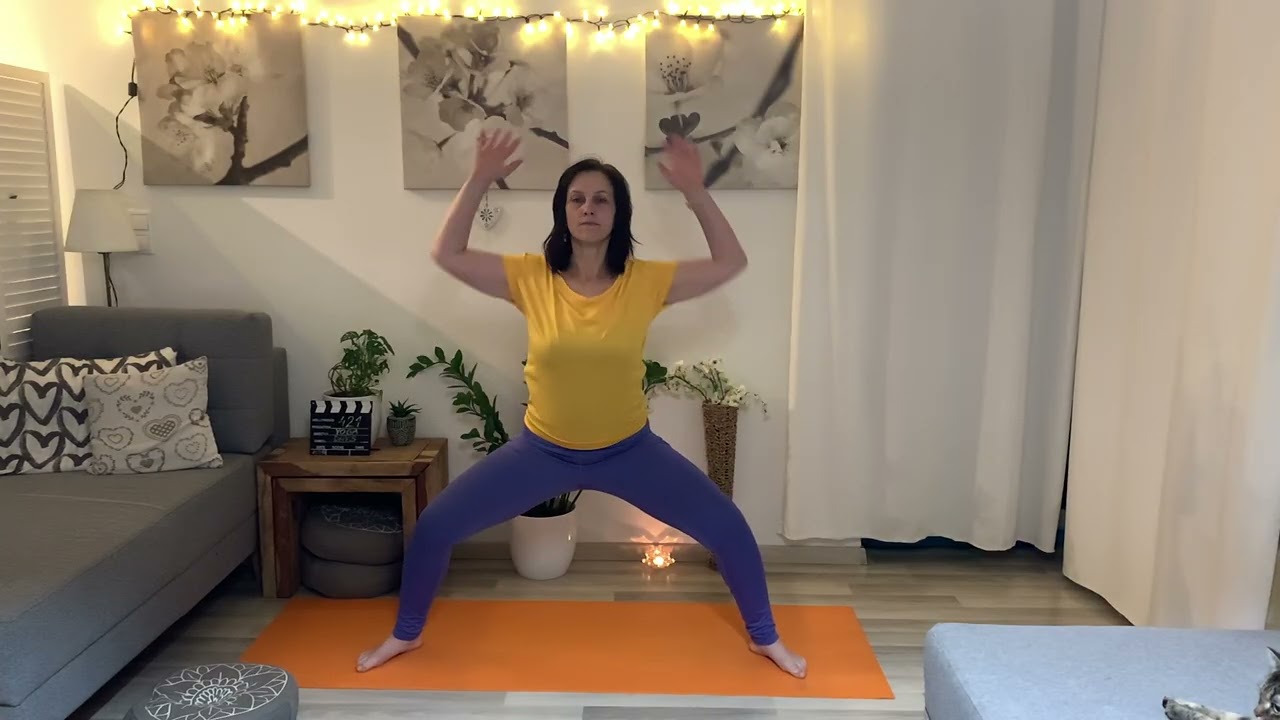Yoga slow flow, pilates 🧚🏻‍♀️ belly, stretching, back strengthening.
