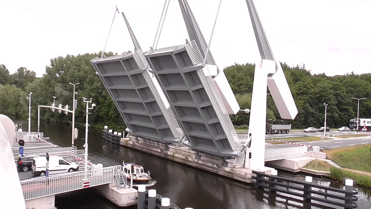 Brugopening Bosrandbrug Schiphol Ophaalbrug Drawbridge/ Pont-levis/ Klappbr&uuml;cke