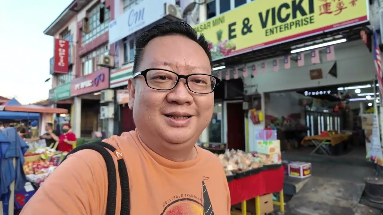 What can you find in a traditional wet market in KL?