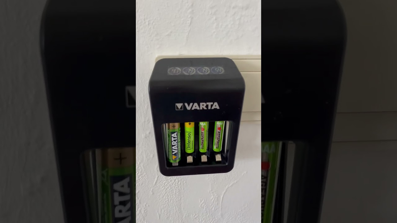 VARTA LCD plug battery charger