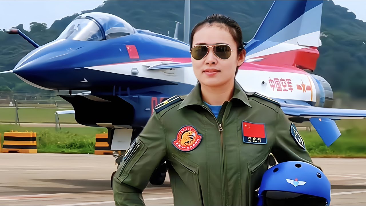👍中國空軍女飛官何曉莉，唯壹帶隊參加三次閱兵的女飛，八壹飛行表演隊首位女隊長，執行中外航展任務零失誤記錄的空中霸王花/He Xiaoli — Chinese female fighter pilot