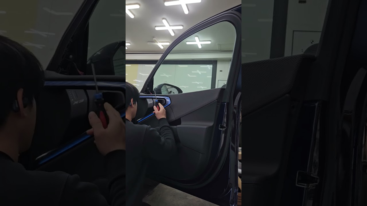 2025 BMW X3 도어트림 탈거.   2025 X3 door panel removal.