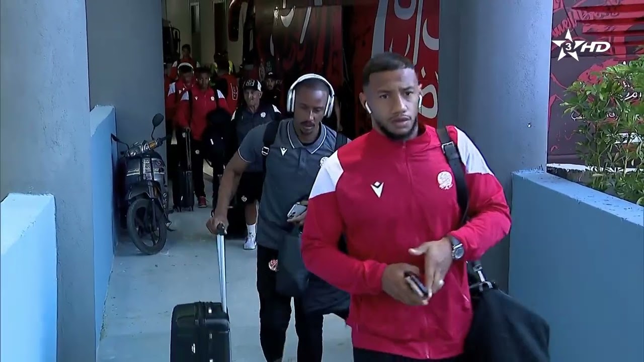 🎥 | وصول حافلة #الوداد_الرياضي  إلى المركب الرياضي محمد الخامس قبل مواجهة الديربي
