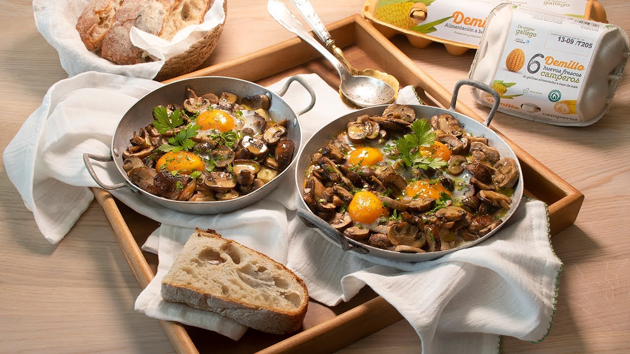 Huevos con setas y patatas fritas