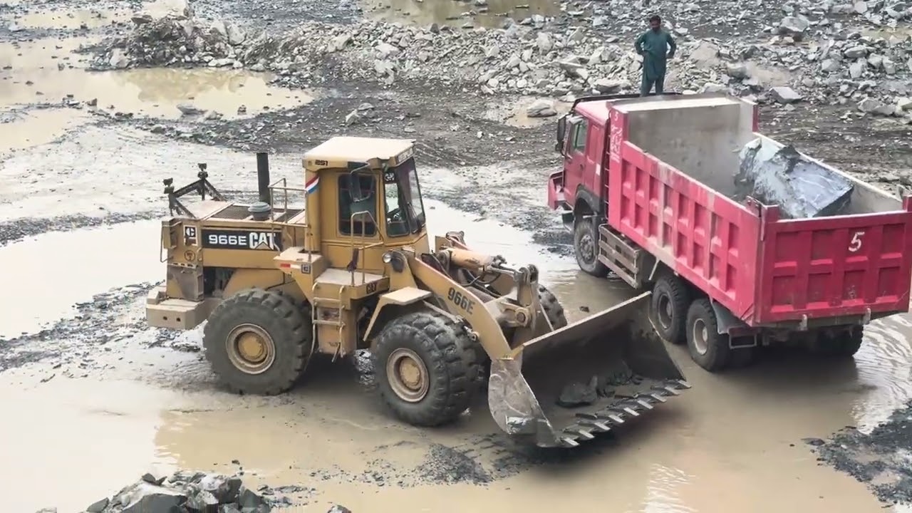 Heavy Equipment CAT 966D Loading Large RocksPowerful 966D Loader Rock Loading ActionBigRock Loading 