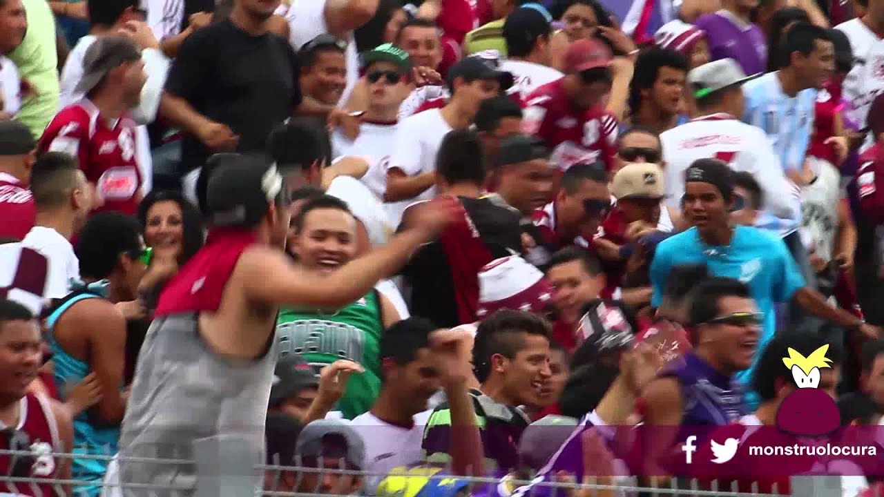 Ultra Morada - Esta bailando la grader&iacute;a