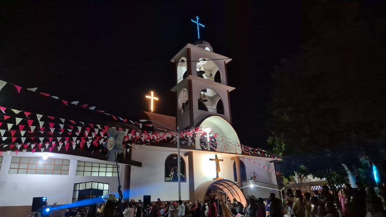 Grupo federado amenizando en el termino de la novena a san felipe de jesus 