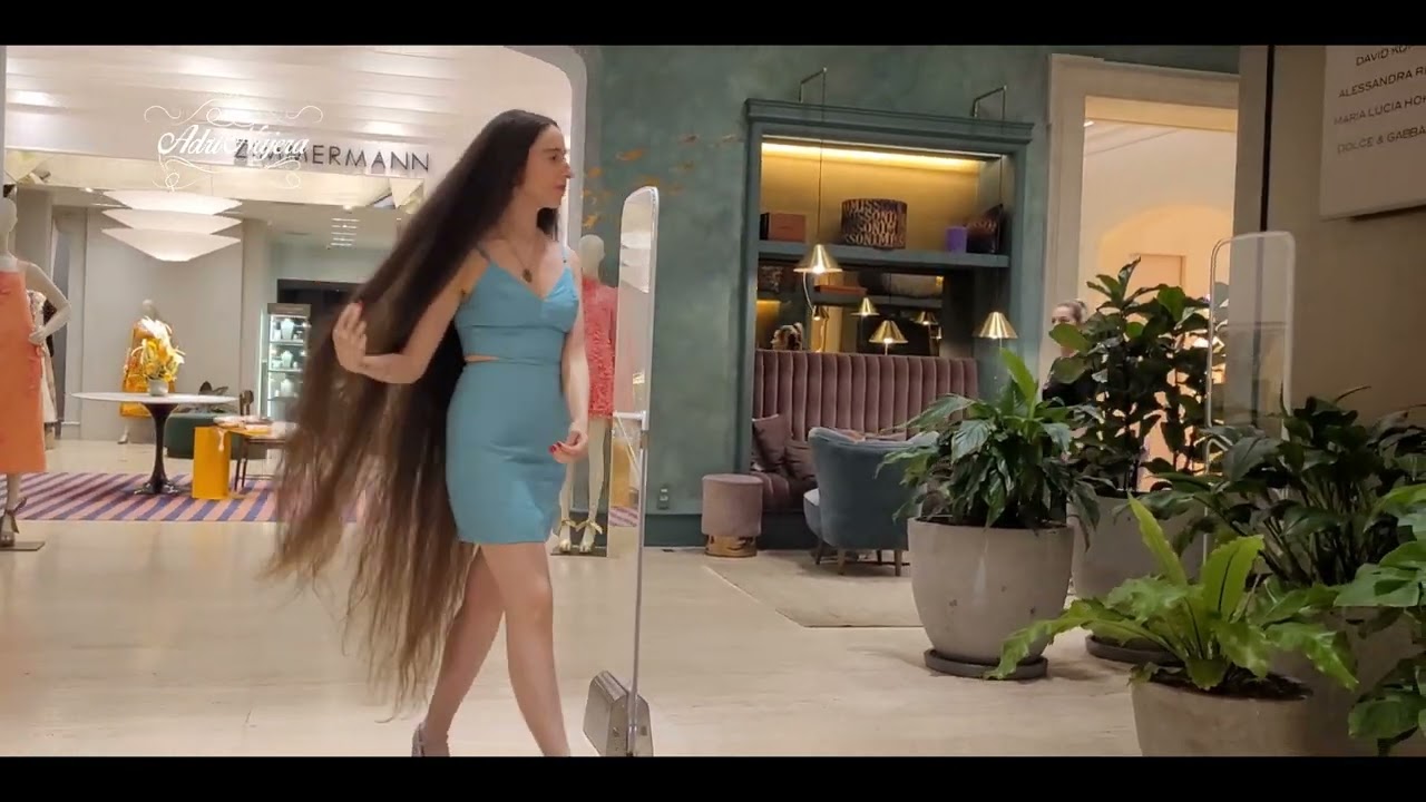 The Brazilian Rapunzel Adri in a Luxurious  Shopping Mall 🤩