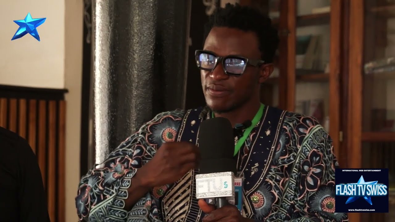 Peças em madeira e pedra da exposição sobre o oráculo Ifá - 2026 - José Bewa - Ouidah/Benin/África