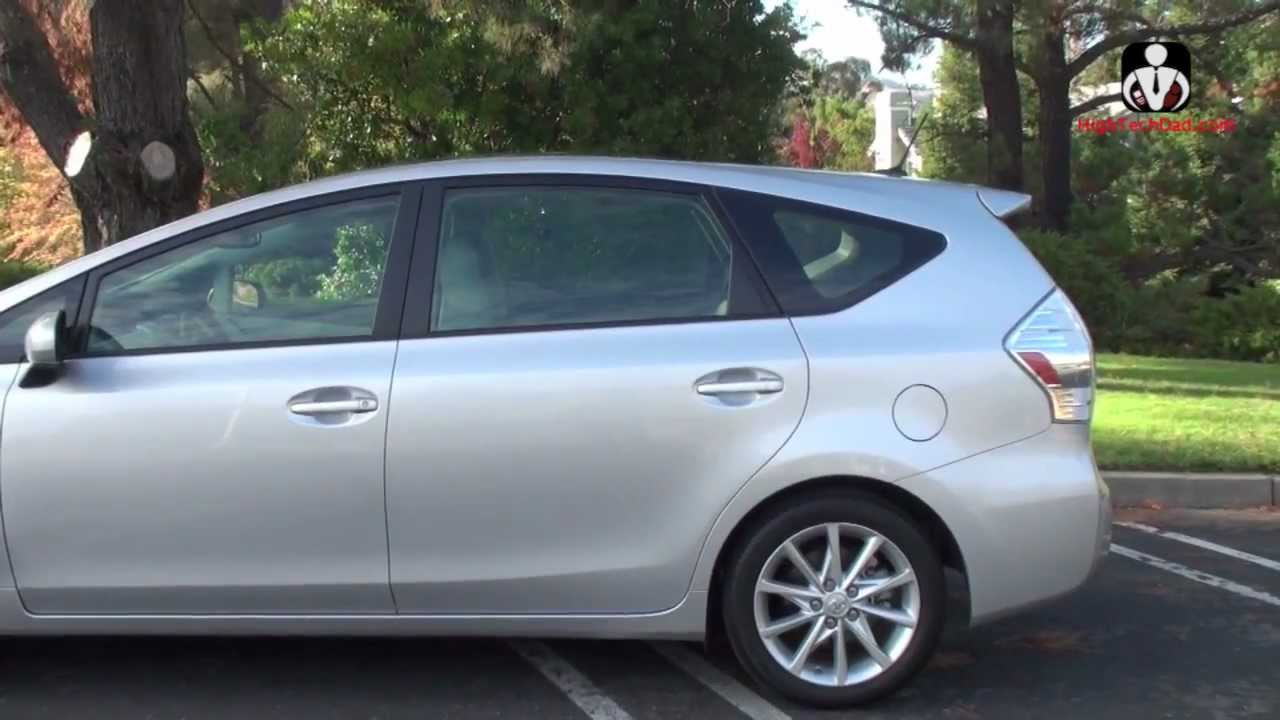 Обзор Toyota Prius V 2012 года