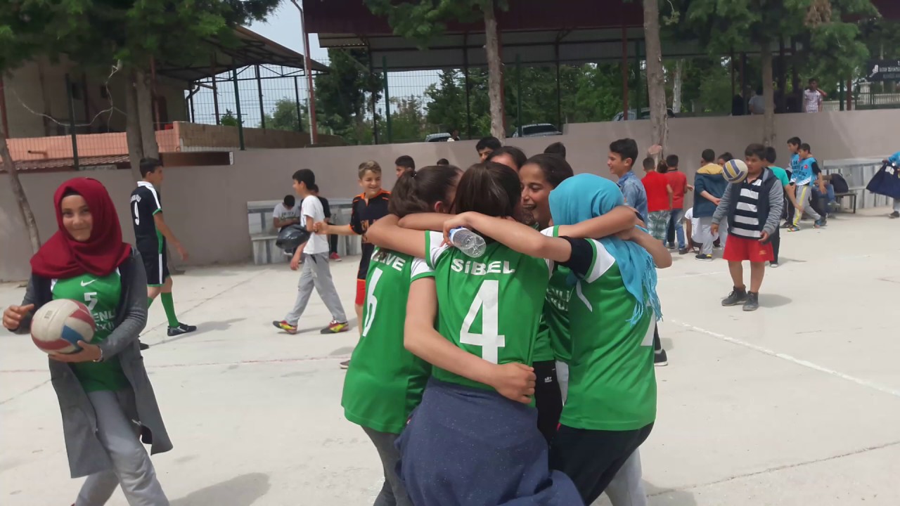 Altın&ouml;z&uuml; &ccedil;etenli orta okulu Voleybol takımı