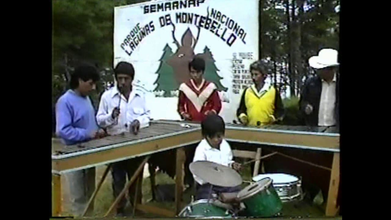 ESCUCHANDO MARIMBA EN LAGUNAS DE MONTEBELLO. 1995
