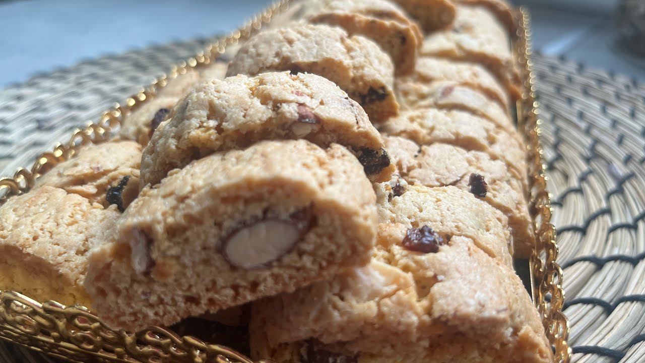 البسكوت الإيطالي المقرمش باللوز و العنب المجفف روووعة(biscuits italien au amande et raisin sec 💯