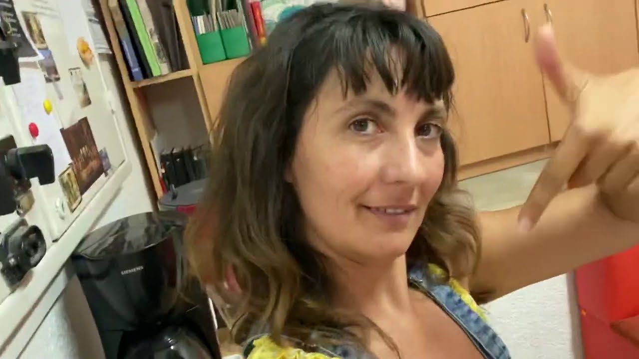 Цеци Tsetsi и ЖельоМир Избират Картини за Изложба в Художественат Галерия