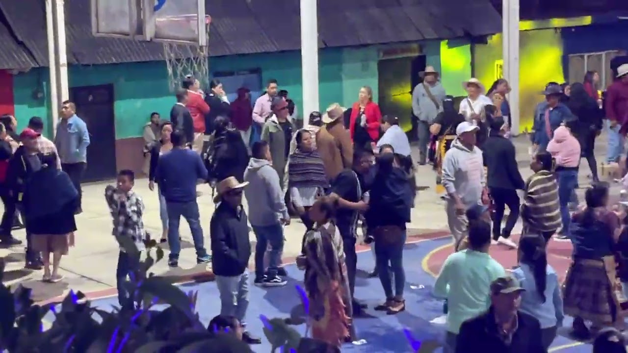 FIESTA DEL BARRIO DE SAN ANTONIO, BAILE CON EL GRUPO LA DEUDA FULL HD PARTE 3