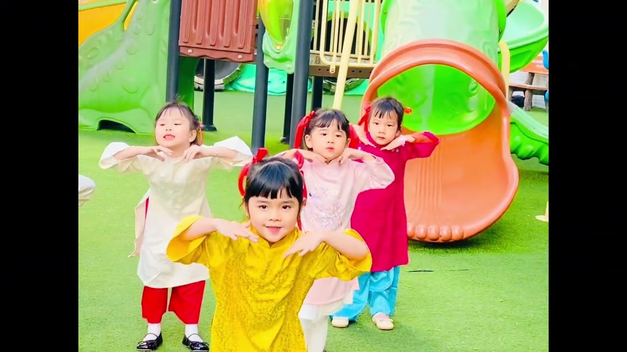 Múa: Một năm mới bình an