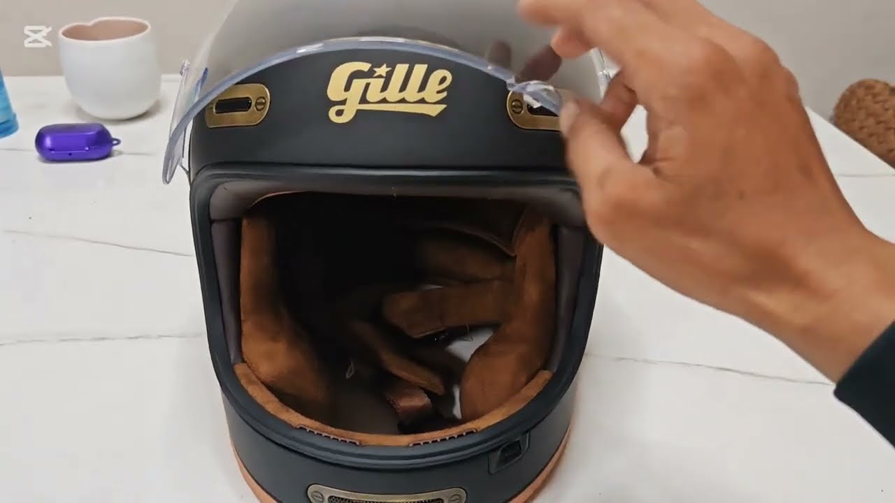UNBOXING: GILLE ATAVISTIC CLASSIC HELMET
