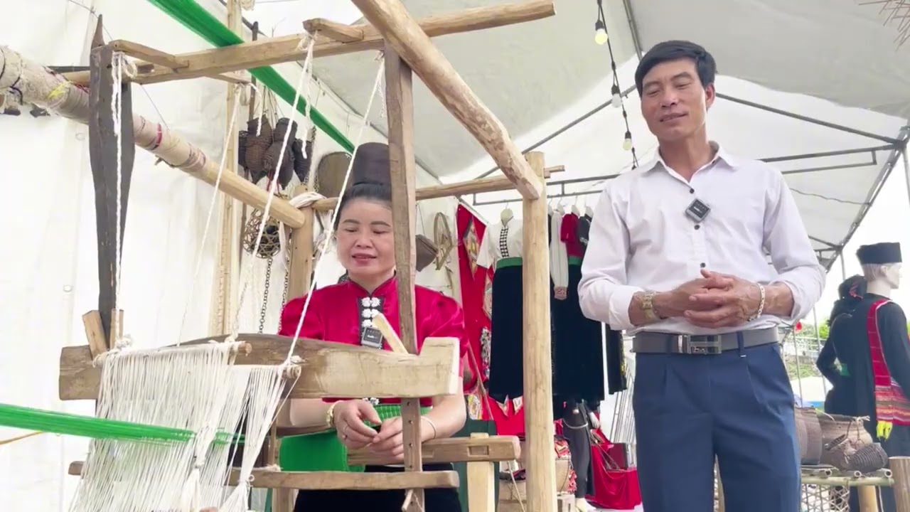 Quàng Lả Đi Tán Lò Bánh Đang Dệt Vải Nghe Lại Nhớ Về Thời 7x, 8x Mọi Người Nhỉ - Hát Thái Lò Bánh