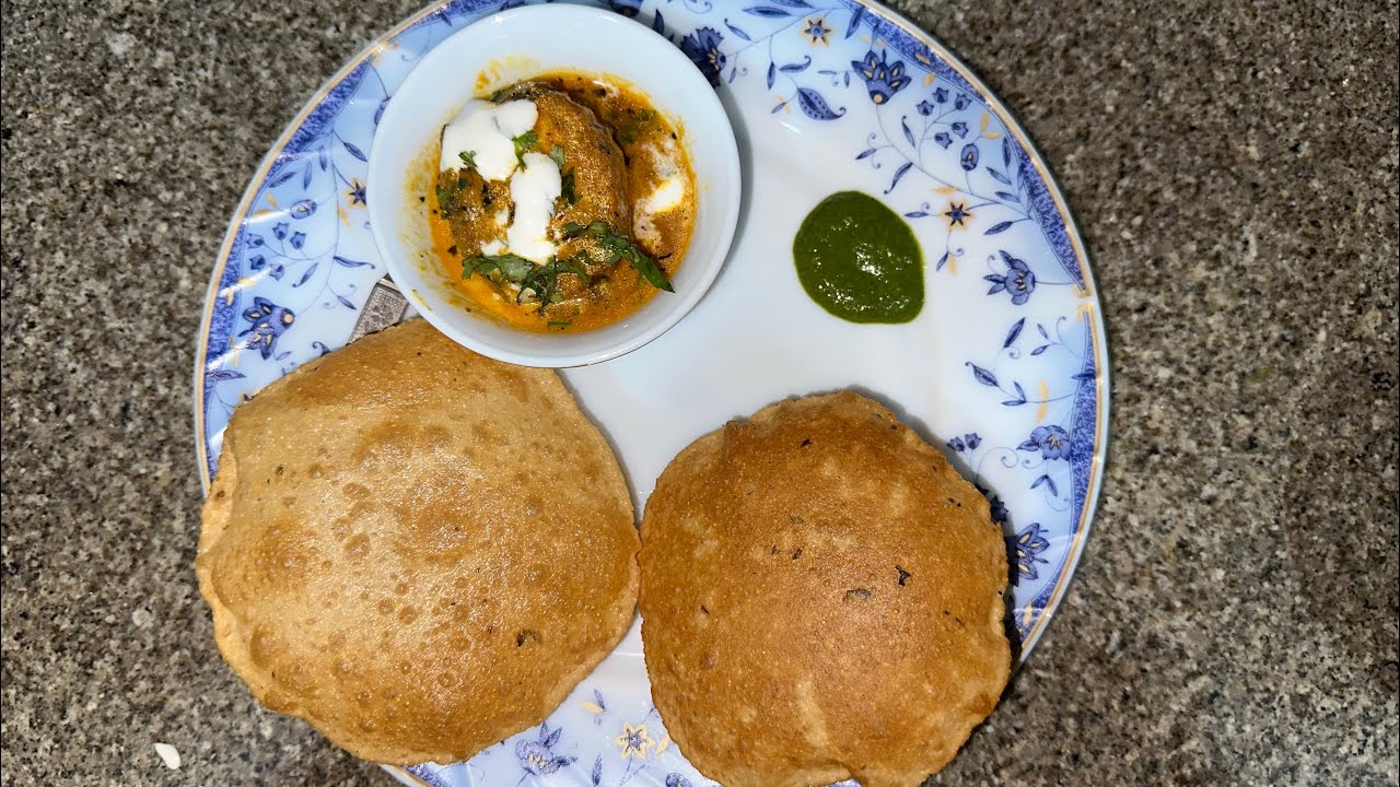 Aloo ke stuffed gubbare(ग़ुब्बारे) *without onion and garlic*