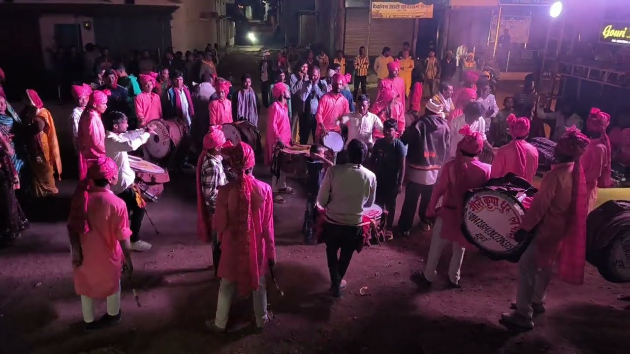 भागवत महापुराण शोभा यात्रा 🙏 पंडित राजेश तिवारी।। महिलाएं भी झूम उठी।।#