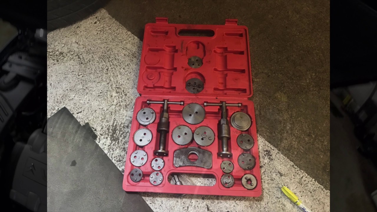 Citroen C5 MK1 front brake pad replacement