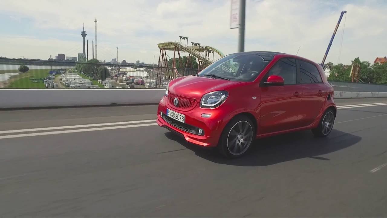 The new smart BRABUS forfour Xclusive cadmium red Driving in the City | AutoMotoTV