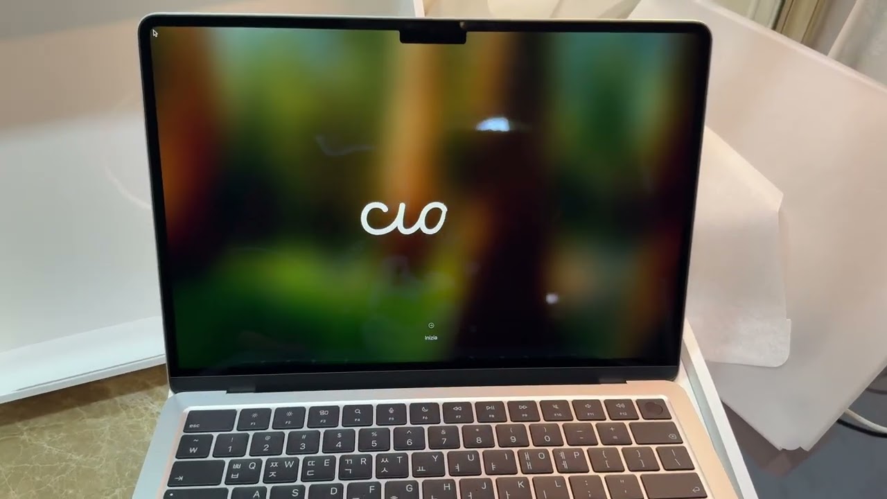 Unboxing my MacBook Air 13” M4 in Silver ✨