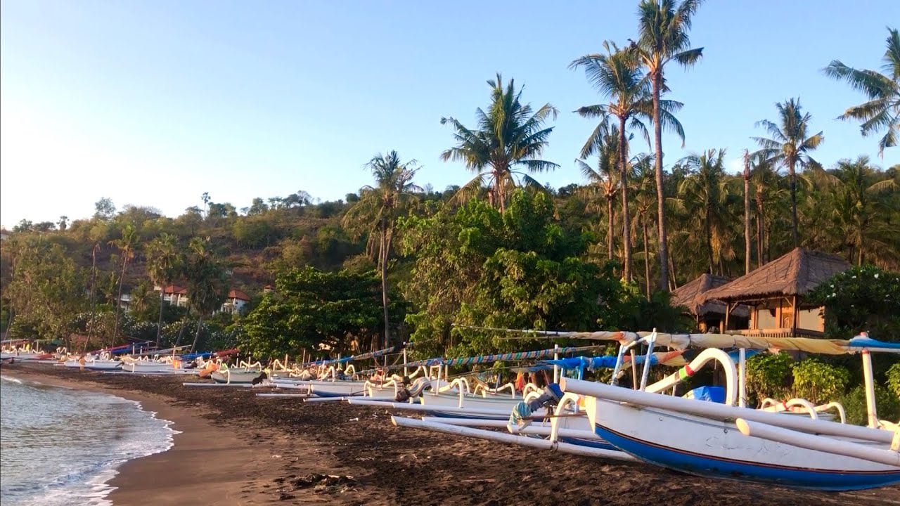 20-minutes-break:  Beach walk at Lipah Beach /Amed /Bali