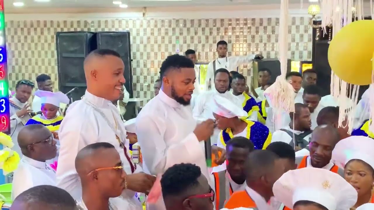 KAYSLIKY LIVE PERFORMANCE AT CCC OBA ALEWILESE PARISH AKURE