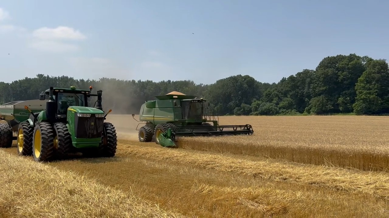 John Deere S680 and 9670 Combines Harvesting Wheat