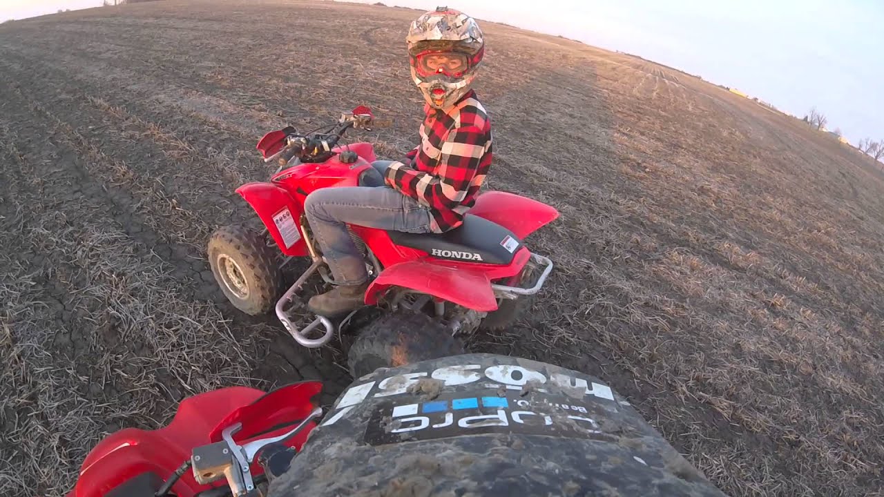 Kid almost crashes his Honda Trx 250ex