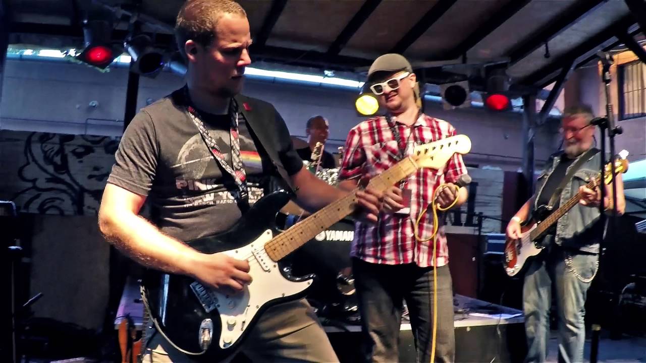[ÉLŐ] E.V.M. koncert 2015. 07. 30. - Zöld a bíbor és a fekete (Pbox) @Fezen