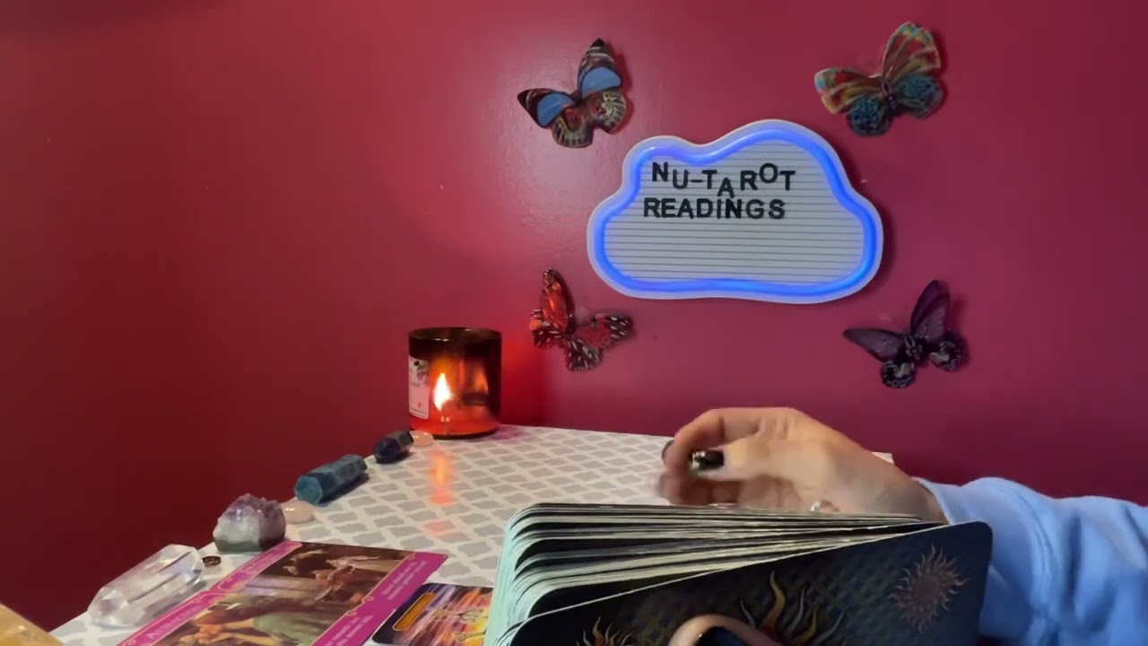 Pisces ♓️ tarot card reading *LOVE SPREAD 😍*