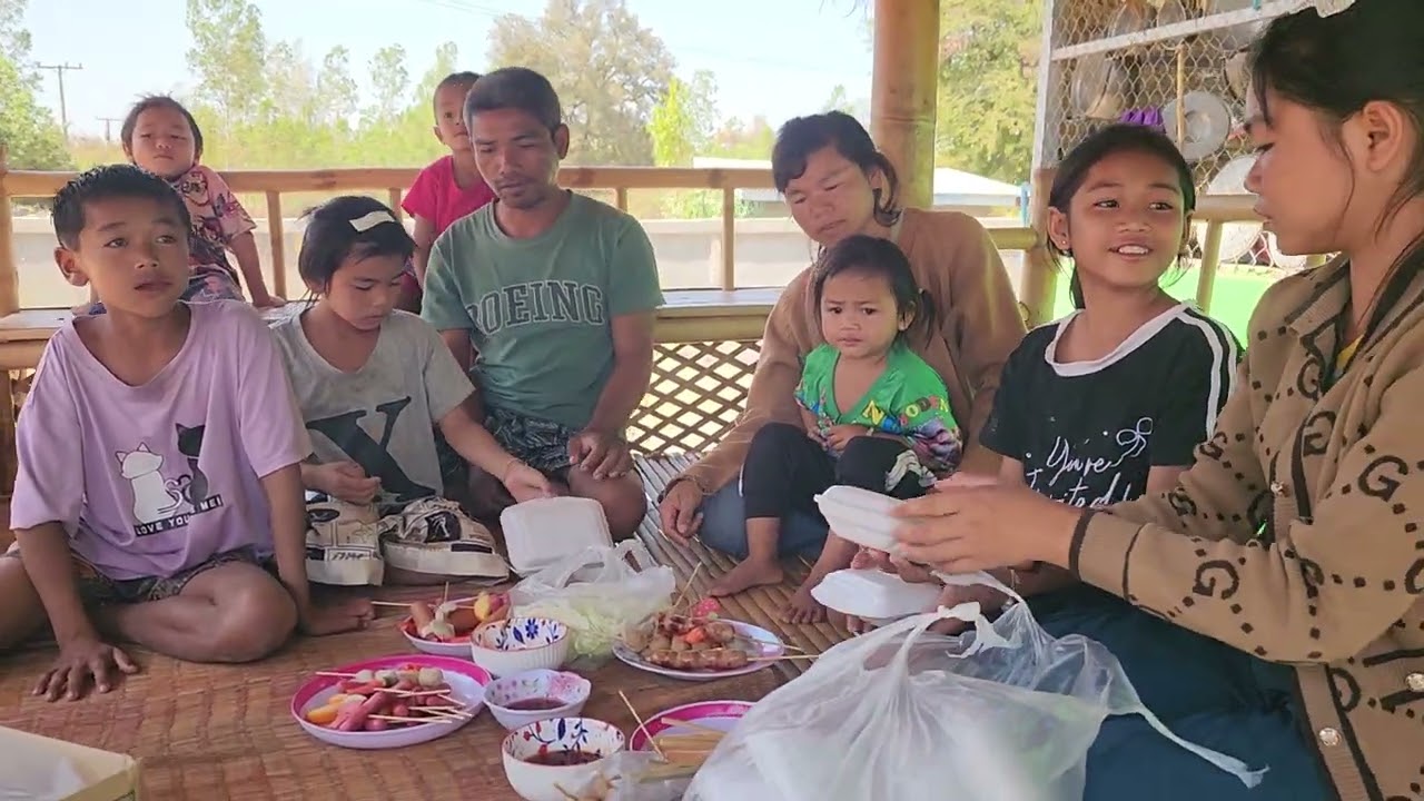 ส่งข้าวผัดไห้ครอบครัวลูก8วันนี้ของกินหลายคัก