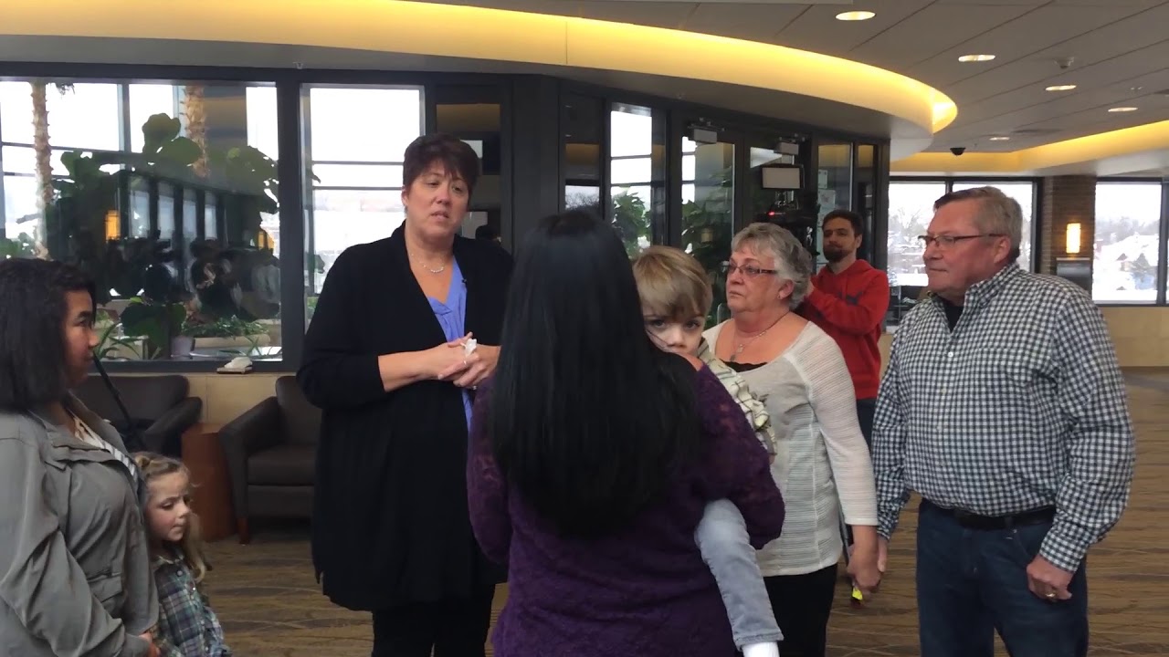 Kidney transplant recipient meets donor's family for the first time