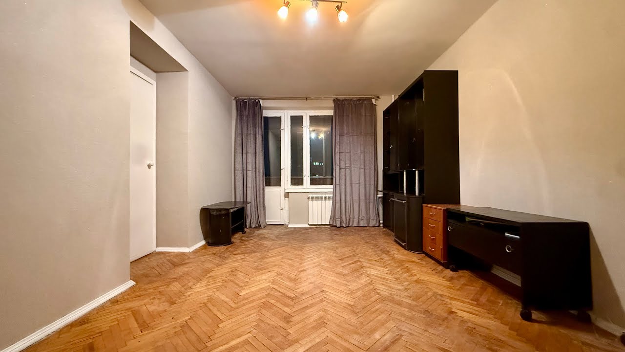 2R flat (60 sq.m, 8/14 floor) near Voykovskaya subway (~12 minutes by foot). Vacant! 