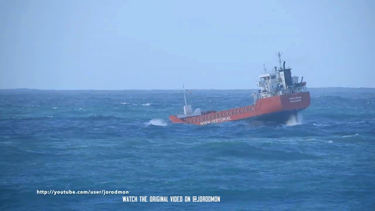 Ombak Terlalu Besar Propeller Kapal Kargo Sampai Kelihatan #ship #shipping #storm