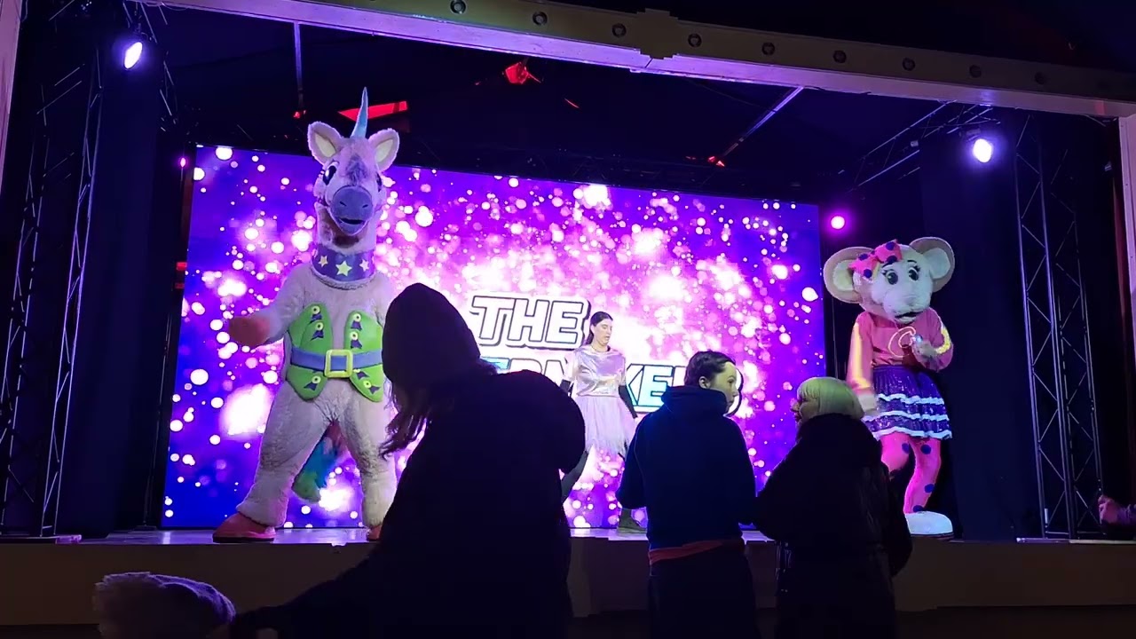 Glittermixers show at gullivers world