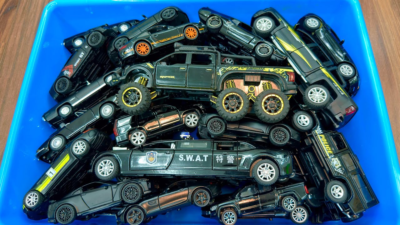 Box Full Of Black Cars - Låda Fullt Av Svarta Bilar