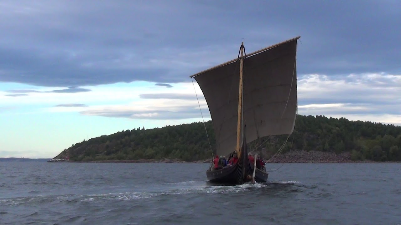 Saga Oseberg kuvender  Viking ship replica Saga Oseberg wearing
