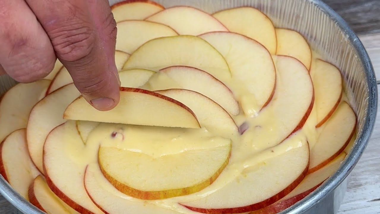 Бабушкин яблочный пирог, ставший здесь традиционным! Просто самый вкусный в мире!