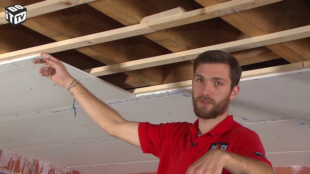 Comment poser un plafond Gyproc sur un lattis en bois ?