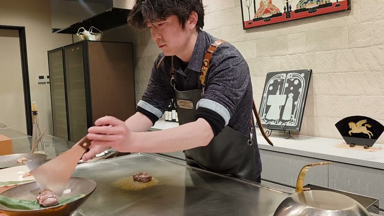 結婚記念日 がんばって 味季料理「 りんどう 」にしました☀️ 何故か姪っ子と3人で祝いました ② vol.2013 オーナー 宮本隆太 ( 国際ソムリエ )さんとの会話が楽しい😃🎵