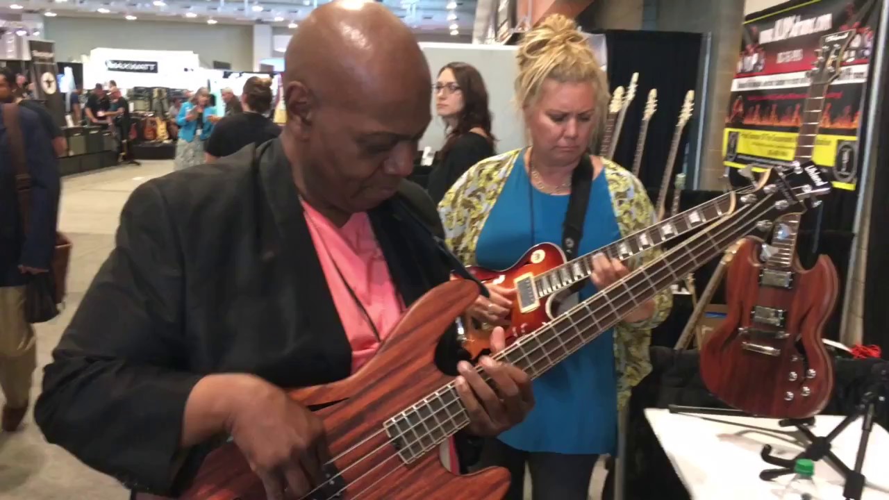 Master Bassist Bill Dickens Picks Up the Uhland QR-Bass @NAMM