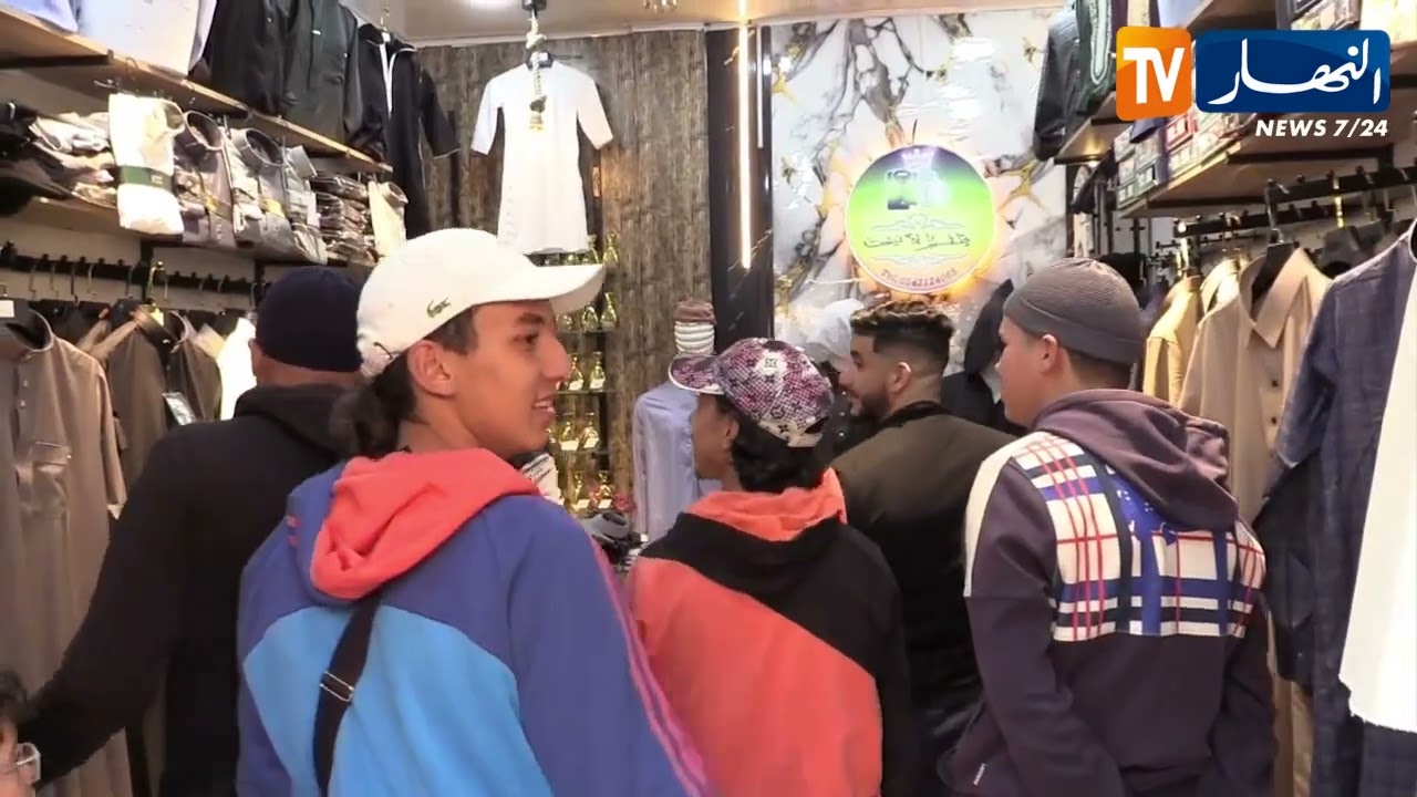 سيدي بلعباس: تفاديا للإزدحام وضمانا للمقاس.. إقبال متزايد على محلات الأقمصة