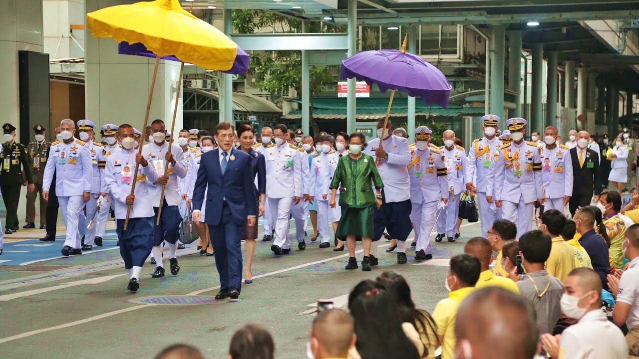 พระบาทสมเด็จพระเจ้าอยู่หัว สมเด็จพระนางเจ้าฯ เสด็จพระราชดำเนินไปทรงเปิดอาคารนวมินทรบพิตร ๘๔ พรรษา
