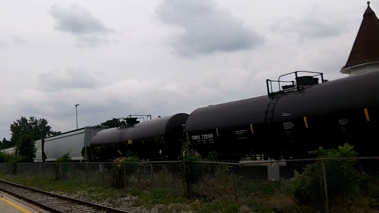 IC HU LEADING/CN 301 w/ CN Engines 3008 & 3307 (ex 2579) lead this long WB Autorack/Mixed Freight