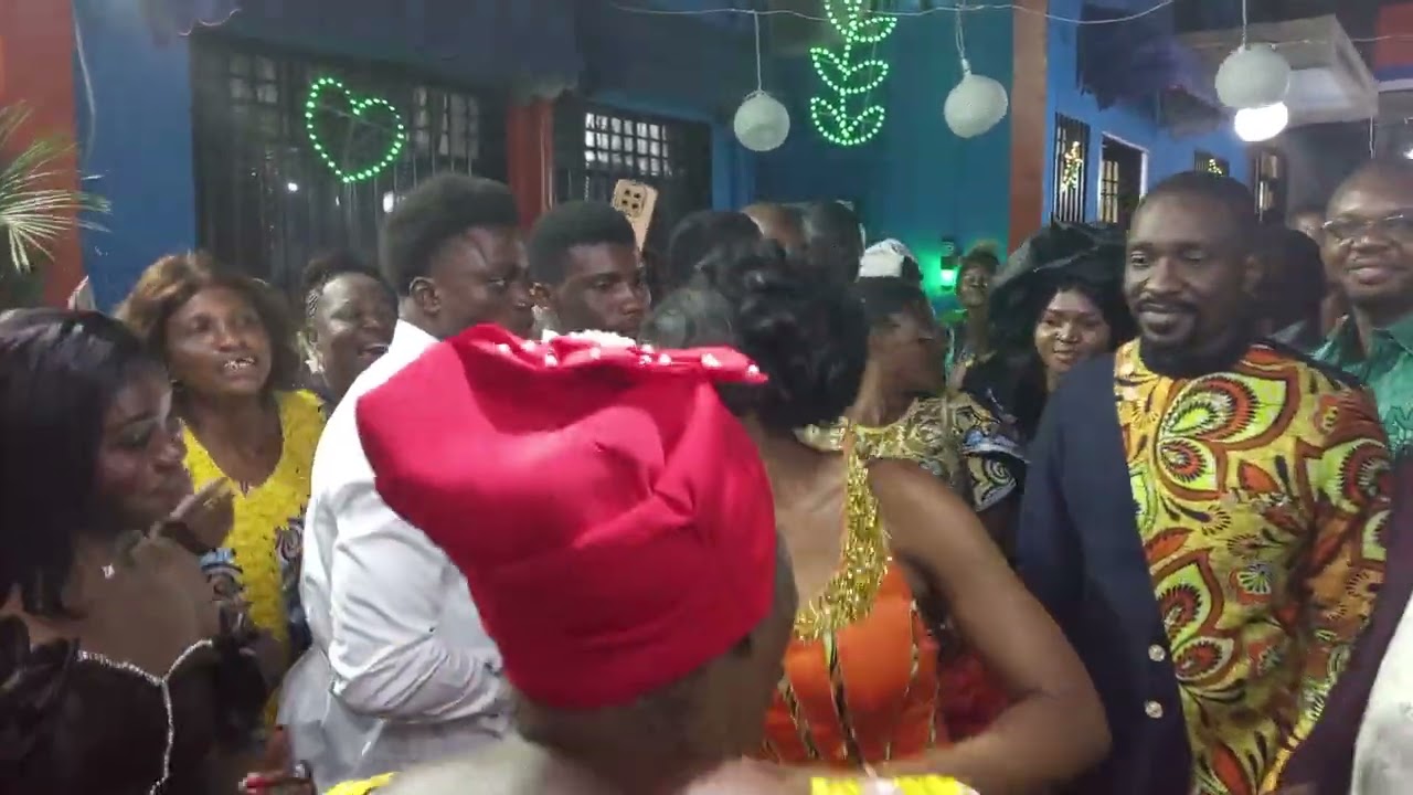 MUSIQUE FOLKLORIQUE KAYINDULA AVEC ROI SEGAIN  BA BUNDA.